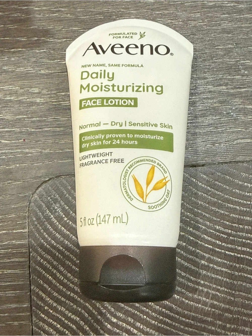 NWT Aveeno Daily Moisturizing Face Lotion lightweight fragrance-free 5.8 fl oz
